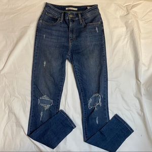 Levi’s distressed 721 High Rise Skinny size 26